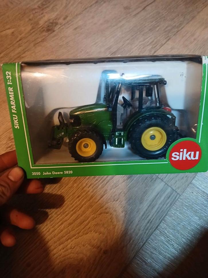 Siku John Deere 5820 Tractor, Hobby en Vrije tijd, Modelauto's | 1:32, Zo goed als nieuw, Tractor of Landbouw, Ophalen of Verzenden