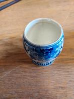 Klein (lepel) vaasje hoog 8 cm, Antiek en Kunst, Antiek | Keramiek en Aardewerk, Ophalen of Verzenden