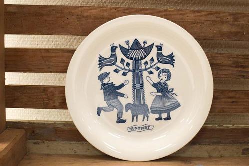 Royal sphinx porseleinen klederdracht bord Nunspeet 44003, Huis en Inrichting, Keuken | Servies, Gebruikt, Bord(en), Overige stijlen
