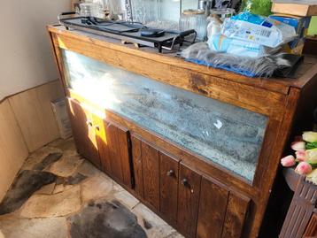 eikenhouten aqurium. beschikbaar voor biedingen