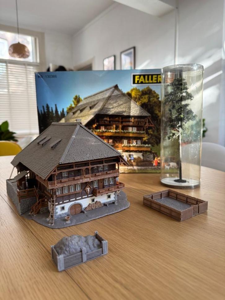 Faller - Schwarzwald Boerderij, Hobby en Vrije tijd, Modeltreinen | H0, Gebruikt, Brug, Tunnel of Gebouw, Gelijkstroom of Wisselstroom