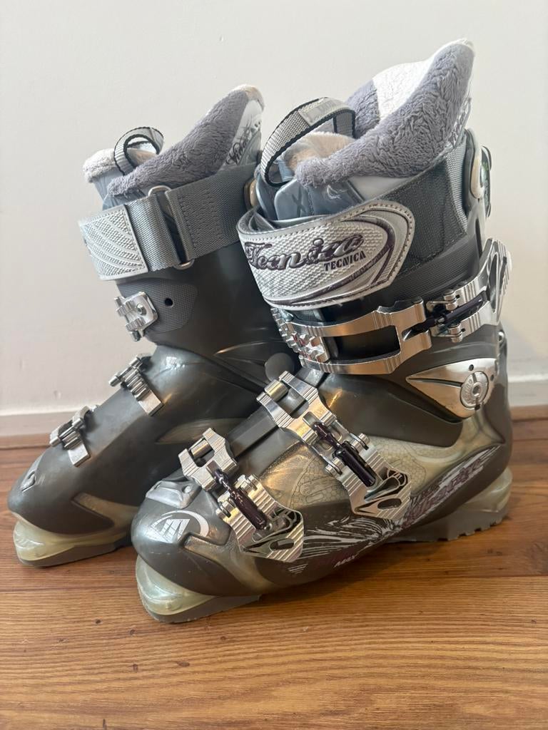 Ski schoenen dames maat 24,5 Technica, 160 tot 180 cm, Schoenen, Zo goed als nieuw, Ophalen