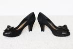 Prachtige Suede Beverly Feldman Pumps (Maat 39) - s3 € 85,-, Kleding | Dames, Schoenen, Pumps, Zwart, Ophalen of Verzenden, Zo goed als nieuw