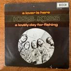 Kiss Kiss - A lover is here   Nederbeat, Cd's en Dvd's, Vinyl Singles, Pop, Gebruikt, Ophalen of Verzenden, 7 inch