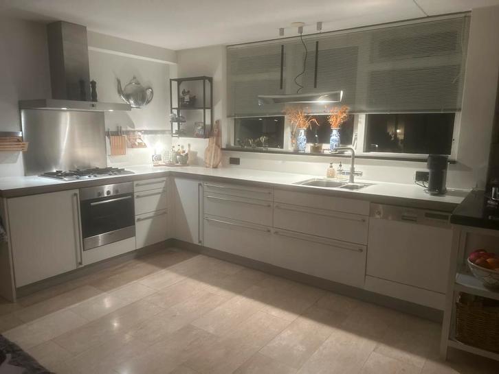 Moderne Hoekkeuken - Wit, Huis en Inrichting, Keuken | Complete keukens, Zo goed als nieuw, Hoekkeuken, Wit, Kunststof, Greeploos