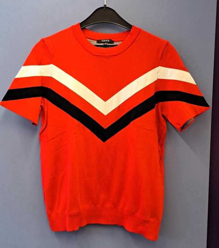 Nikkie shirt / truitje dikke rode stof zw/wit streep M 46567, Kleding | Dames, T-shirts, Zo goed als nieuw, Maat 38/40 (M), Rood