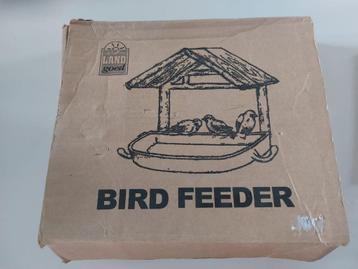 Voedertafel voor vogels beschikbaar voor biedingen