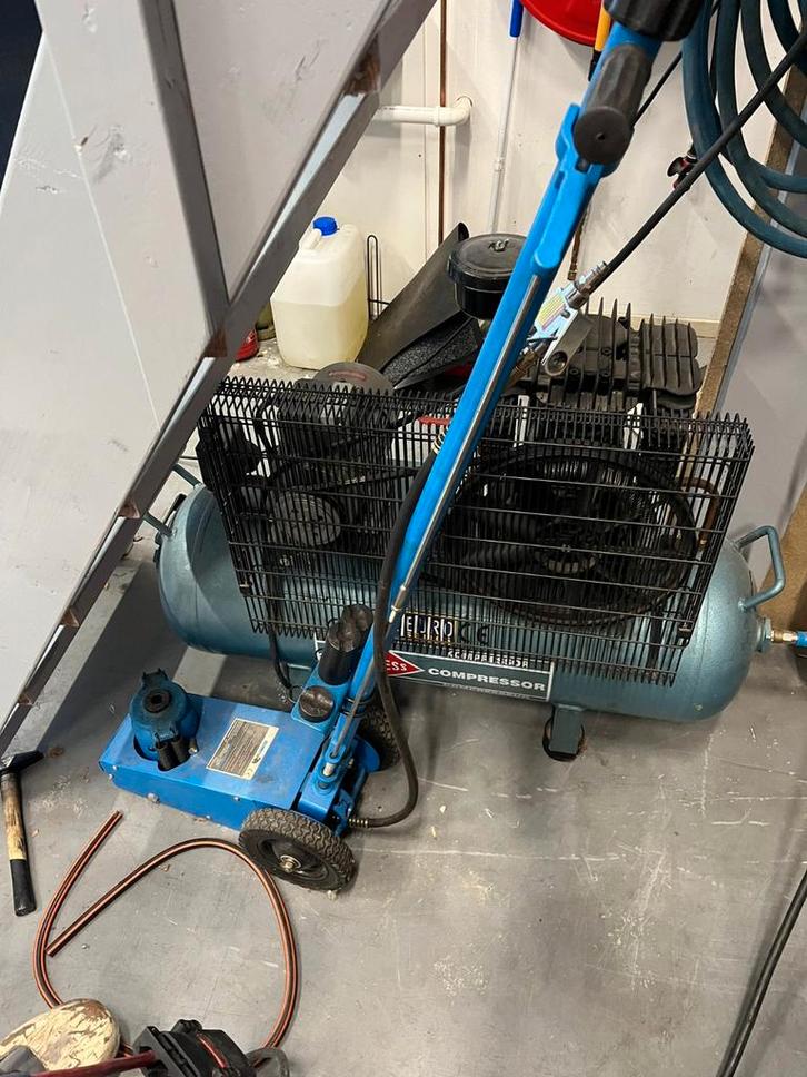 Compressor 12 bar - Krachtige luchtcompressor, Doe-het-zelf en Verbouw, Compressors, Gebruikt, 10 bar of meer, 25 tot 100 liter