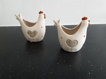 2 KERAMIEKEN KIPJES beschikbaar voor biedingen