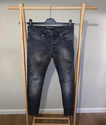 Cars Jeans beschikbaar voor biedingen
