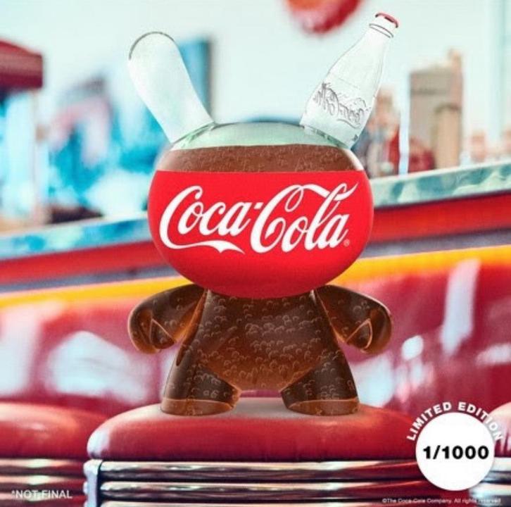 Kidrobot 8” ‘Coca Cola’ DUNNY designer toy - limited edition, Verzamelen, Poppetjes en Figuurtjes, Nieuw, Ophalen of Verzenden