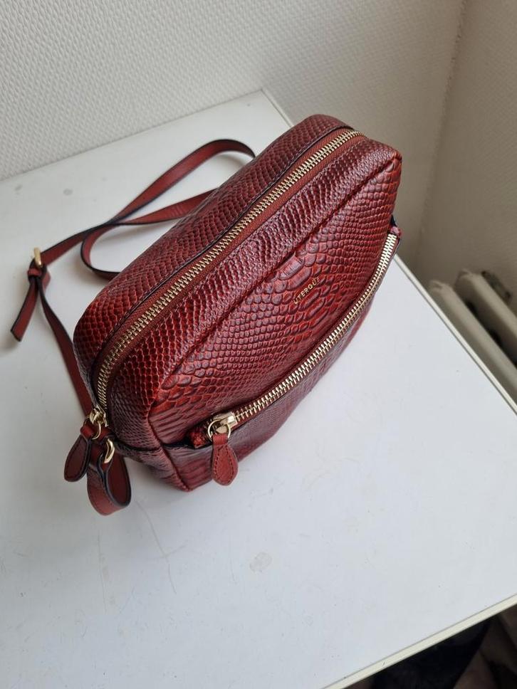 Uterqüe schoudertasje roodbruin, mooi reliëf, Sieraden, Tassen en Uiterlijk, Tassen | Schoudertassen, Nieuw, Overige merken, Bruin