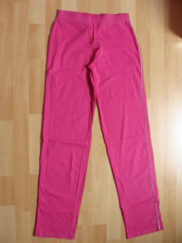 Roze sportbroek *Osaga* beschikbaar voor biedingen