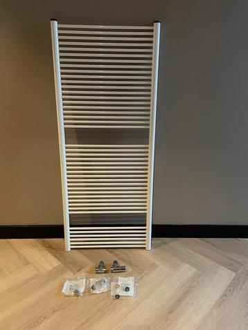Radiator met aansluitset beschikbaar voor biedingen