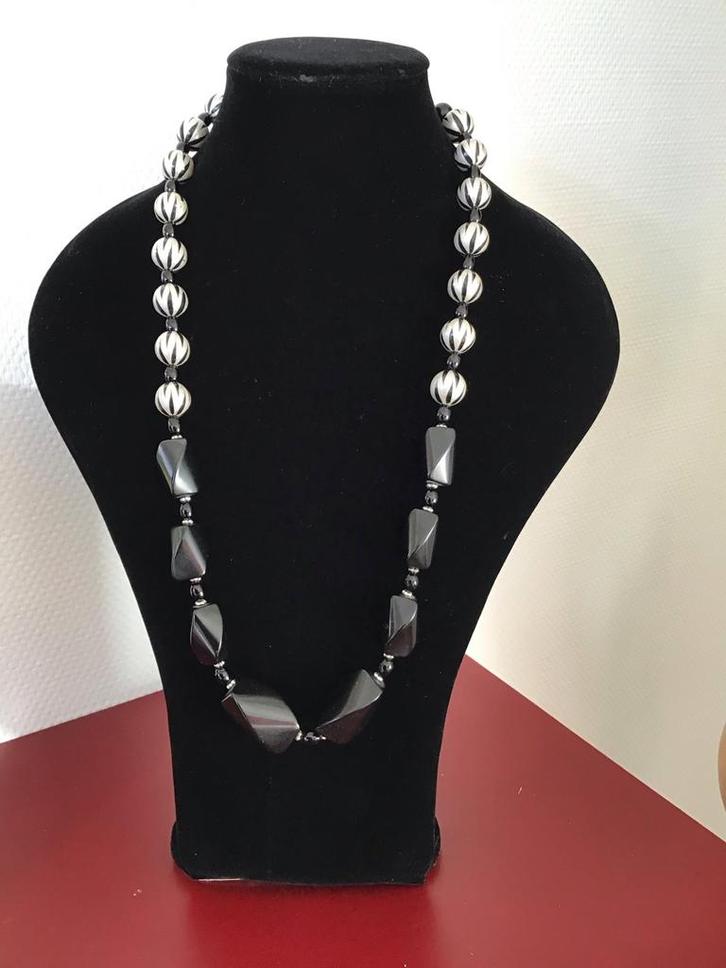 Lange ketting met handige grote sluiting., Sieraden, Tassen en Uiterlijk, Kettingen, Nieuw, Kunststof, Zwart, Ophalen of Verzenden