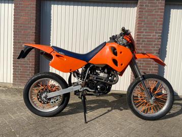 Ktm lc4 600cc met kenteken 1989goede staat beschikbaar voor biedingen