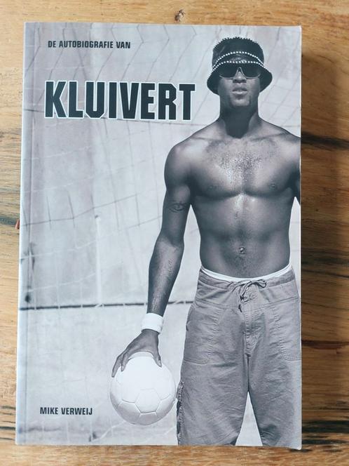 Mike Verweij - de autobiografie van Kluivert, Boeken, Biografieën, Zo goed als nieuw, Sport, Ophalen of Verzenden