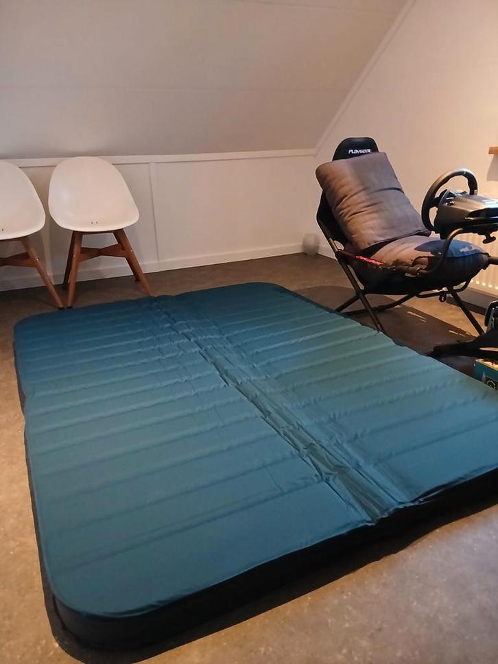 Slaapmat - Comfortabel en compact! 2 stuks., Caravans en Kamperen, Luchtbedden, Zo goed als nieuw, 2-persoons, Ingebouwde pomp