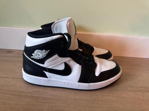 Z.g.a.n. Nike air Jordan mid panda maat 40,5 26cm, Kleding | Dames, Schoenen, Zo goed als nieuw, Sneakers of Gympen, Overige kleuren