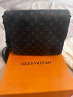 (Origineel)- LV District PM Messenger Bag met bon, Sieraden, Tassen en Uiterlijk, Tassen | Schoudertassen, Zwart, Zo goed als nieuw