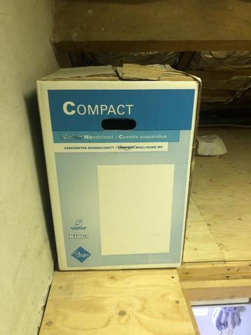 Nieuw toilet; verkort model beschikbaar voor biedingen