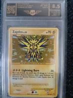 Zapdos Supreme Victors Grade 8,5 AP, Ophalen of Verzenden, Zo goed als nieuw, Losse kaart