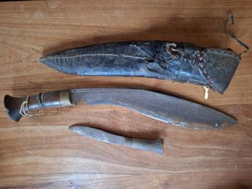 Antieke Gurkha machete met mes beschikbaar voor biedingen