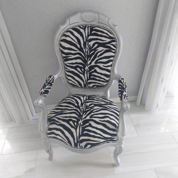 Zachte fluweelachtige zebra print stof  fauteuil €30.00 beschikbaar voor biedingen