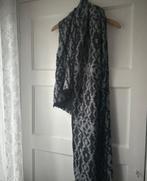 Grote zwart grijs geprinte gebreide shawl sjaal winter, Ophalen of Verzenden, Zo goed als nieuw, Maat 46/48 (XL) of groter, Sjaal