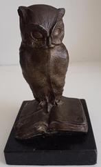Amsterdamse school bronzen uil staat op boek, Ophalen of Verzenden