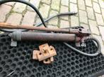 Hydraulische handpomp | Staal en een plaat (plaatwerk) klem, Ophalen of Verzenden, Gebruikt