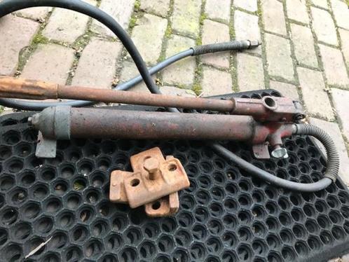 Hydraulische handpomp | Staal en een plaat (plaatwerk) klem, Doe-het-zelf en Verbouw, Gereedschap | Handgereedschap, Gebruikt