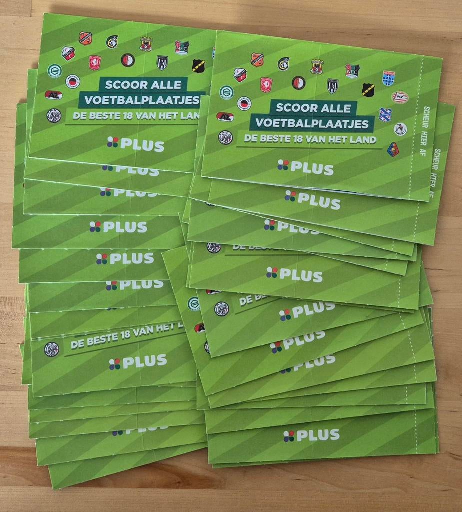 Plus voetbalplaatjes 30 pakjes, Verzamelen, Supermarktacties, Plus, Ophalen of Verzenden