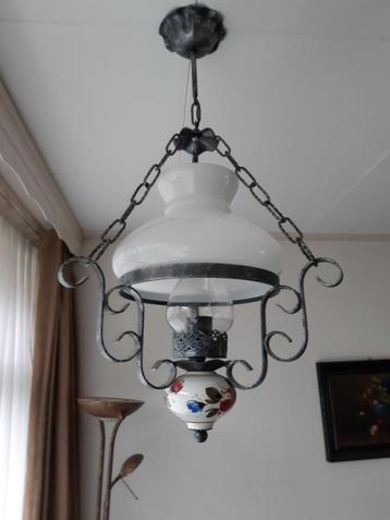 vintage hanglamp (olielampmodel) met mooie beschilderde bol.