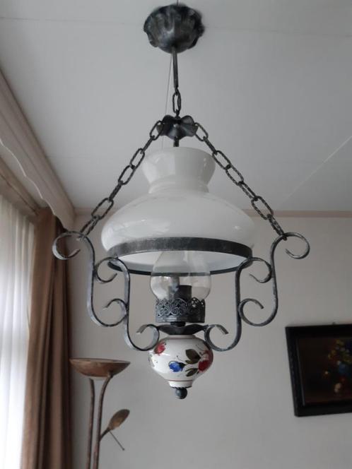 vintage hanglamp (olielampmodel) met mooie beschilderde bol., Huis en Inrichting, Lampen | Hanglampen, Zo goed als nieuw, 50 tot 75 cm