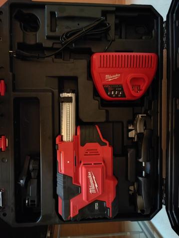 Milwaukee accu stofzuiger m12 de-201c met koffer beschikbaar voor biedingen