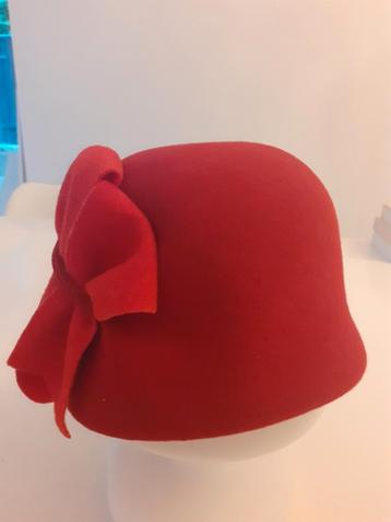 Rood vilten cloche hoed van het Duitse merk Bedacht beschikbaar voor biedingen