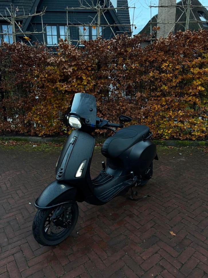 Vespa sprint Notte 2020 full option, Fietsen en Brommers, Scooters | Vespa, Zo goed als nieuw, Overige modellen, Maximaal 45 km/u