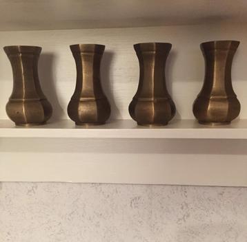4 Koperen vaasjes. beschikbaar voor biedingen