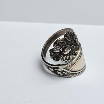 Zilveren ring gemaakt van vintage suiker lepel