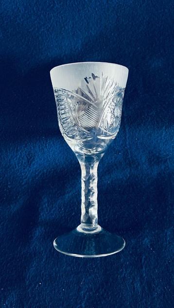 fraai Glas 16h mooi gegraveerd met gedraaide stam beschikbaar voor biedingen