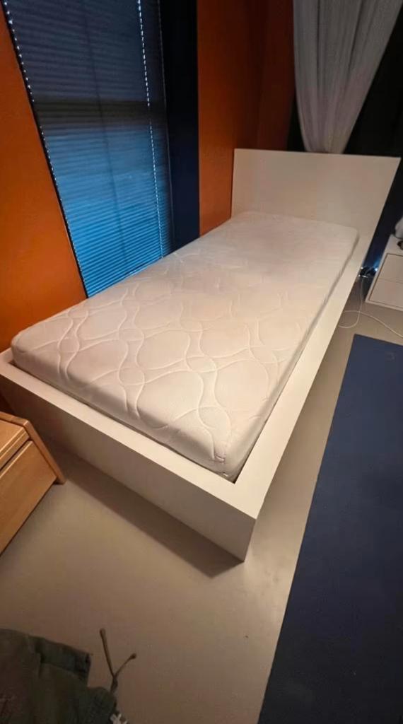 malm eenpersoons bed 90x200, Huis en Inrichting, Slaapkamer | Bedden, Gebruikt, Eenpersoons, 90 cm, Hout, Wit, Ophalen