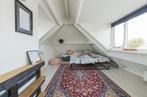 Slaapkamer interieur; bed; vloerkleed; kastjes; poef; matras, Ophalen, Zo goed als nieuw, Tweepersoons