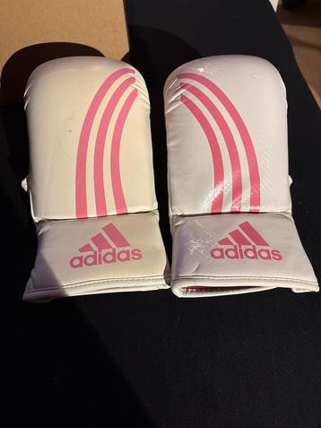 Adidas Boxhandschoenen beschikbaar voor biedingen