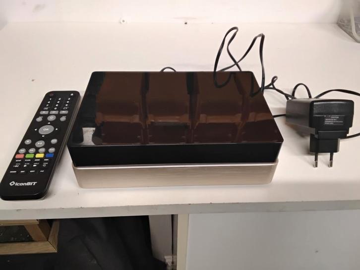 Mediaspeler Iconbit XDS1003D met 2Tb harddisk, Audio, Tv en Foto, Mediaspelers, Zo goed als nieuw, 1500 GB of meer, HDMI, USB 2.0