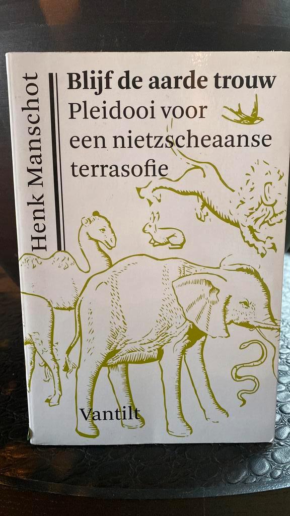 Henk Manschot - Blijf de aarde trouw, Boeken, Filosofie, Zo goed als nieuw, Ophalen of Verzenden