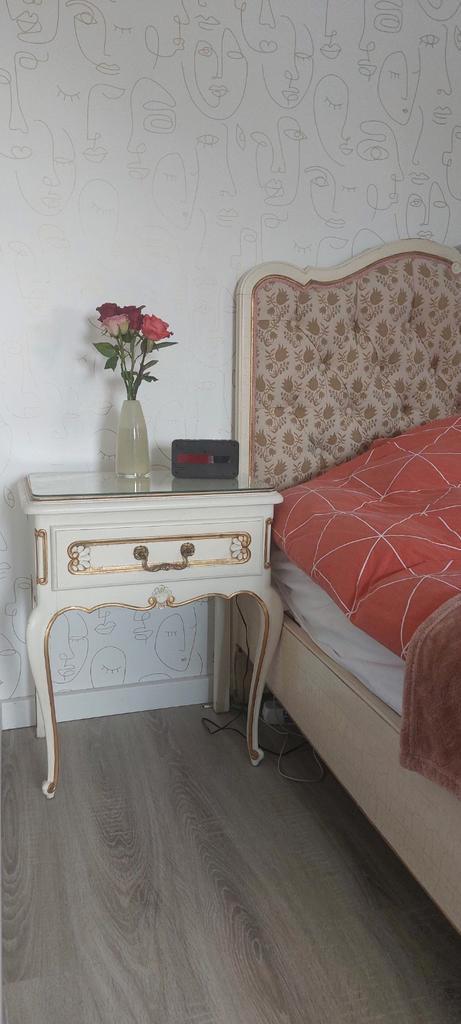 Princessendroom bed met bijpassende kledingkast, Kinderen en Baby's, Kinderkamer | Bedden, Zo goed als nieuw, 180 cm of meer, 100 cm of meer