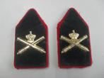 kraagemblemen opgelegd fluweel Veldartillerie, Verzamelen, Militaria | Algemeen, Ophalen of Verzenden, Landmacht, Nederland, Embleem of Badge