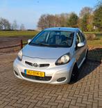 Toyota Aygo 1.0 12V Vvt-i 5DRS 2009 Grijs, Voorwielaandrijving, Stof, Zwart, 4 stoelen