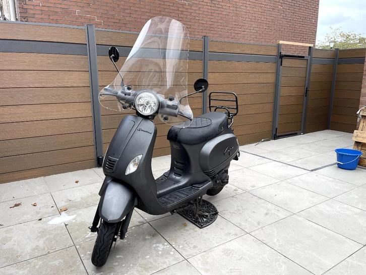 Santini Capri 45kM/H Scooter + winteredeken, Fietsen en Brommers, Scooters | Overige merken, Gebruikt, Maximaal 45 km/u, Benzine